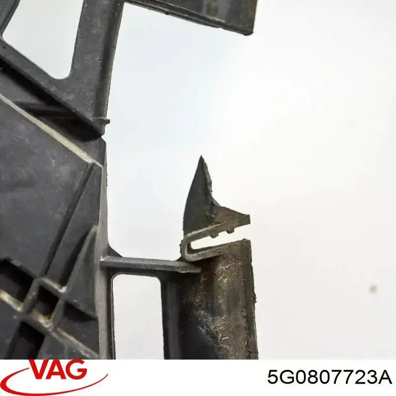 Кронштейн бампера переднего левый 88071273702 Diamond/DPA