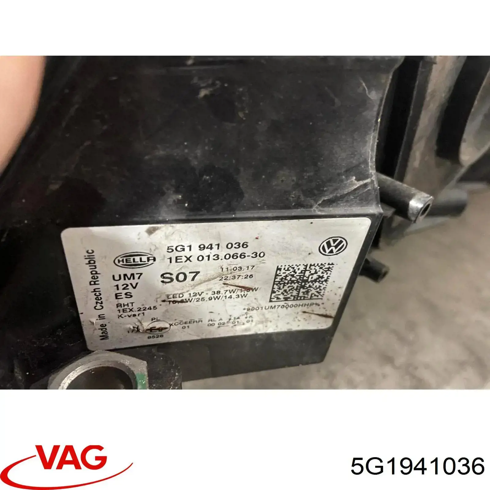 Правая фара 1EX013924301 HELLA
