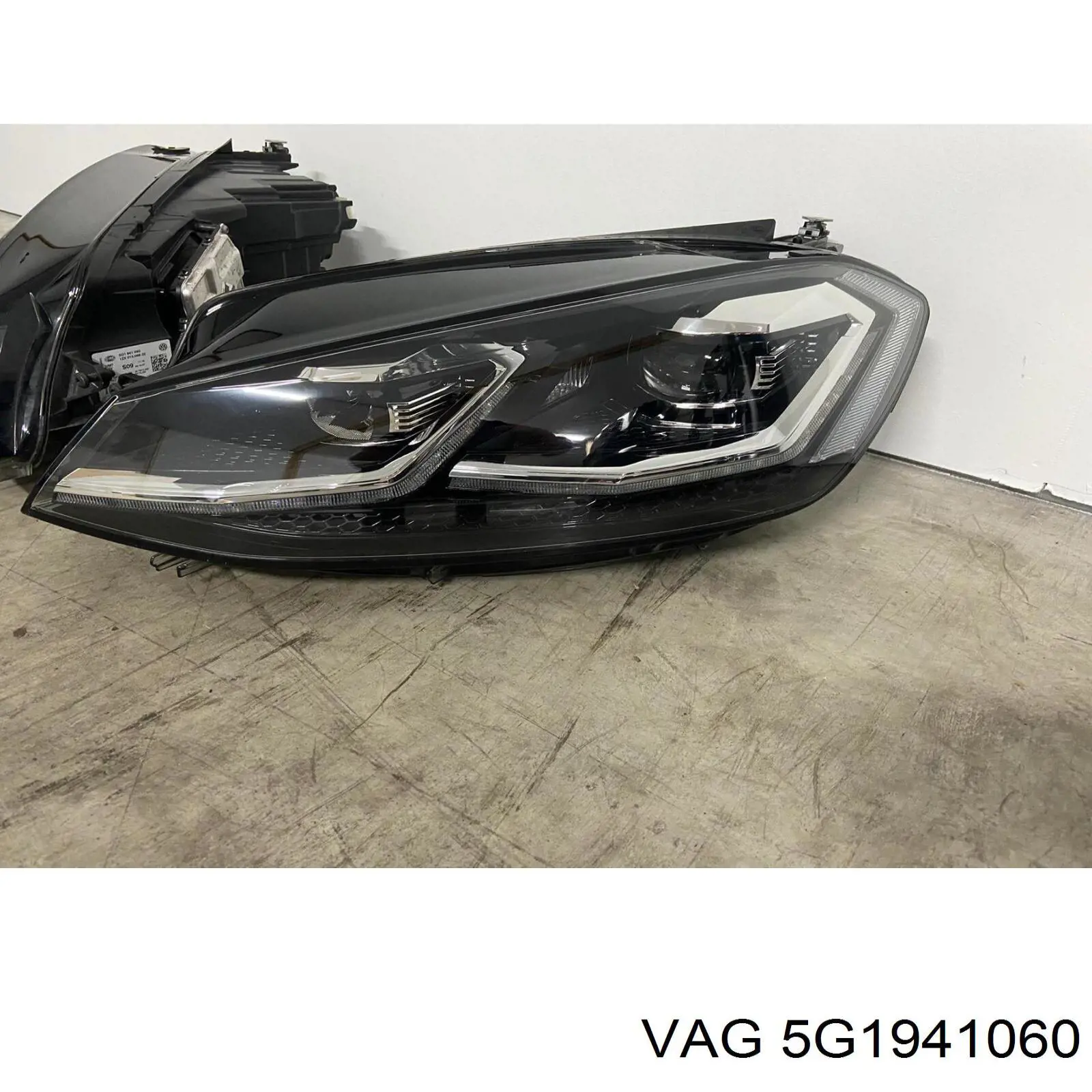 Правая фара 5G1941060 VAG