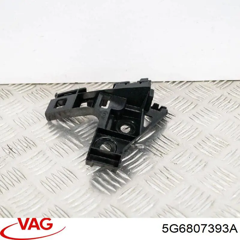 Кронштейн бампера заднего левый 5G6807393A VAG