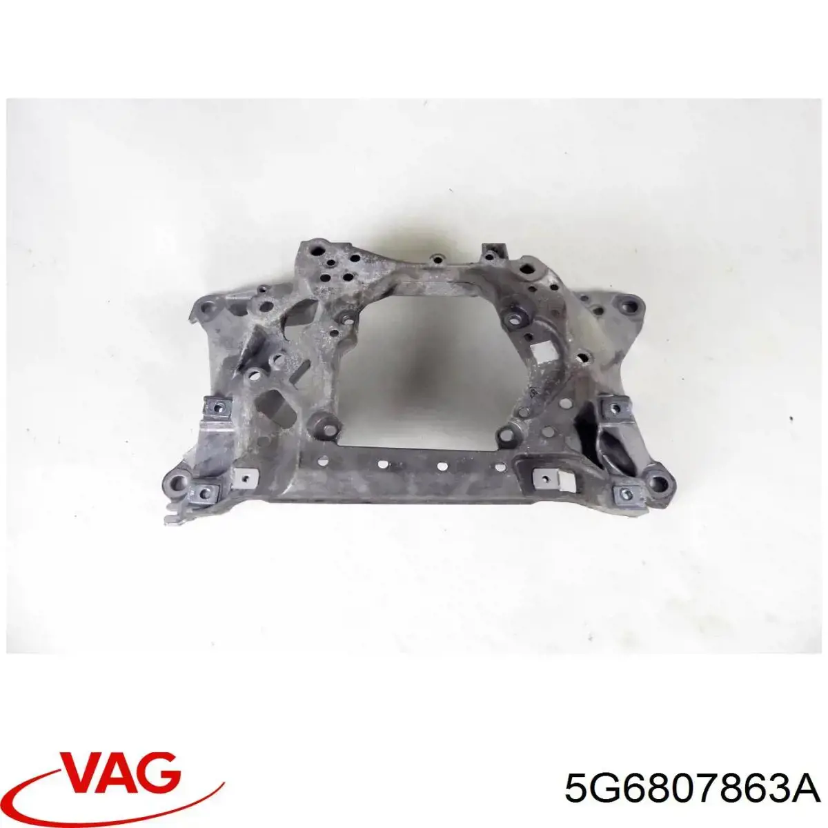 5G6807863A VAG Кронштейн бампера заднего центральный