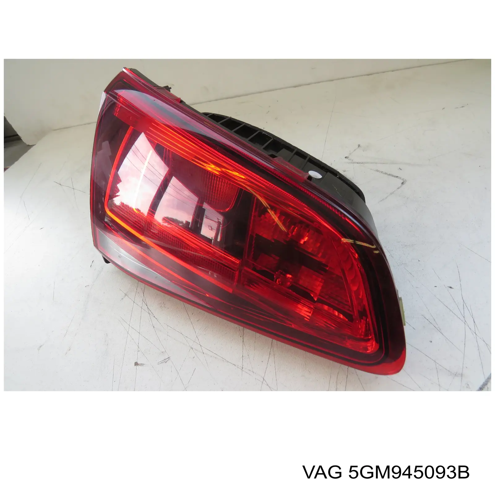 Фонарь задний левый, внутренний VAG 5GM945093B цена, от 12.09 USD