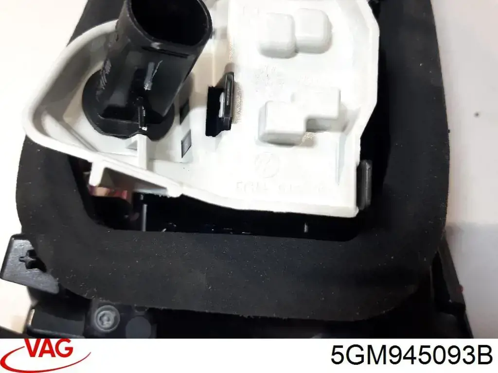 Фонарь задний левый внутренний 5GM945093B VAG