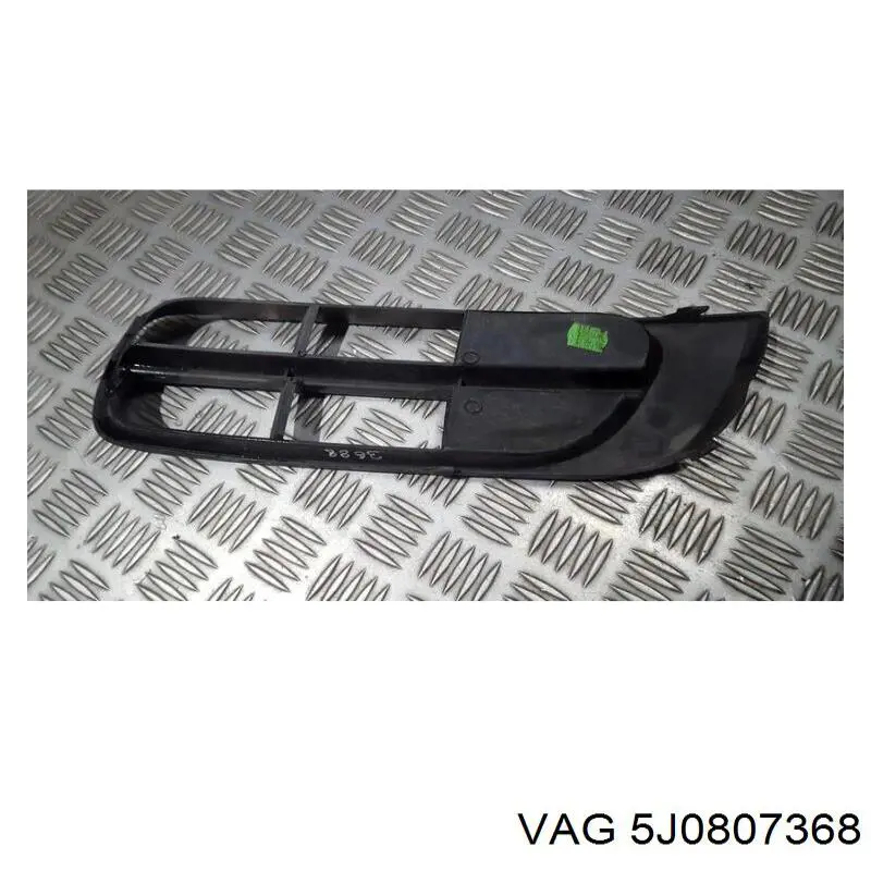 Купить 5J0807368 VAG Заглушка (решетка) противотуманных фар бампера переднего правая