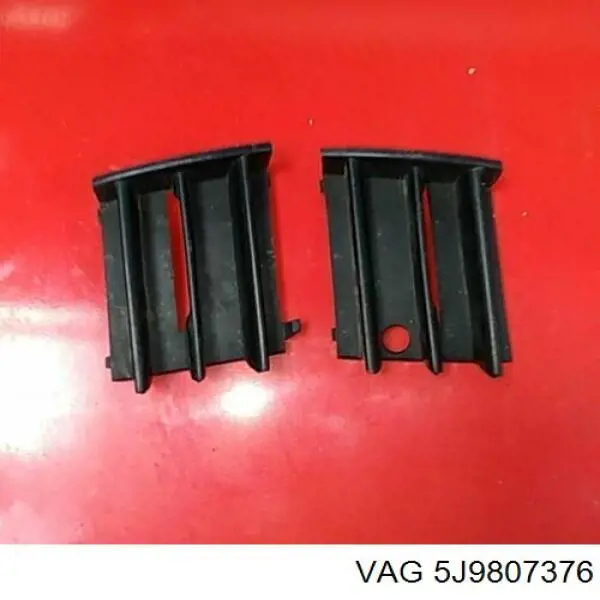 Направляющая заднего бампера правая 5J9807376 VAG