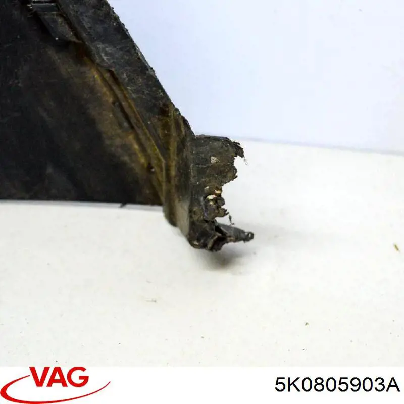 Накладка на передний бампер VAG 5K0805903A
