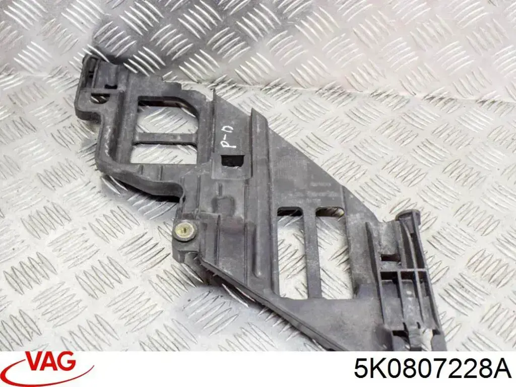 Направляющая переднего бампера правая VAG 5K0807228A цена, от 10.18 USD