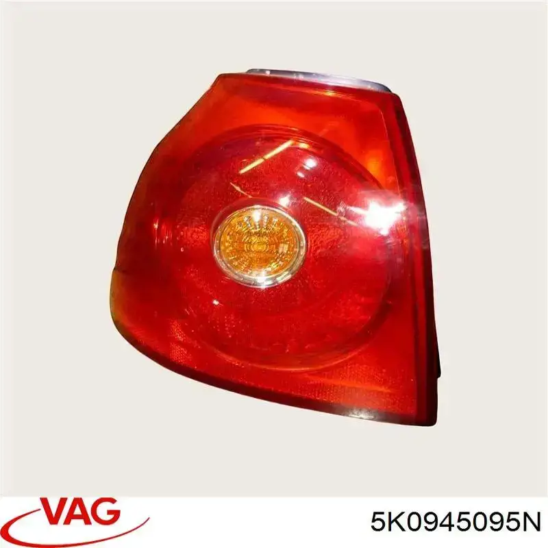 Задний левый внешний фонарь VAG 5K0945095N