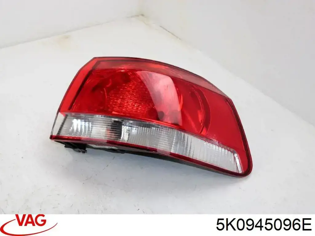 Купить 5K0945096E VAG Фонарь задний правый, внешний