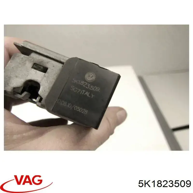Замок крышки капота VAG 5K1823509A