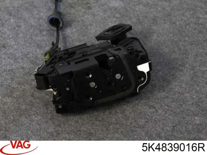  Замок двери задней правой Volkswagen Golf 