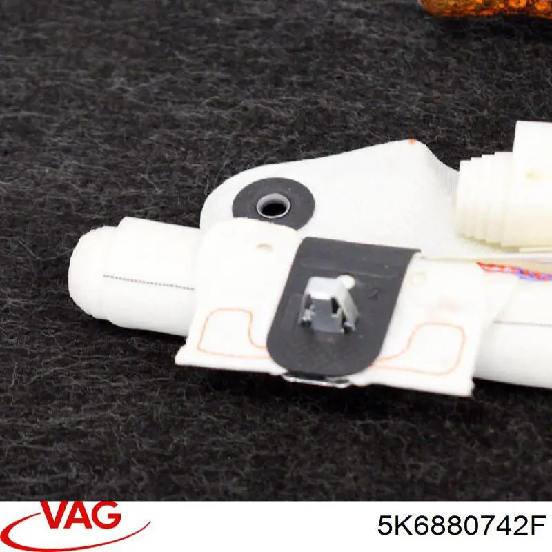 Шторка боковая правая VAG 5K6880742F цена, от 45.76 USD