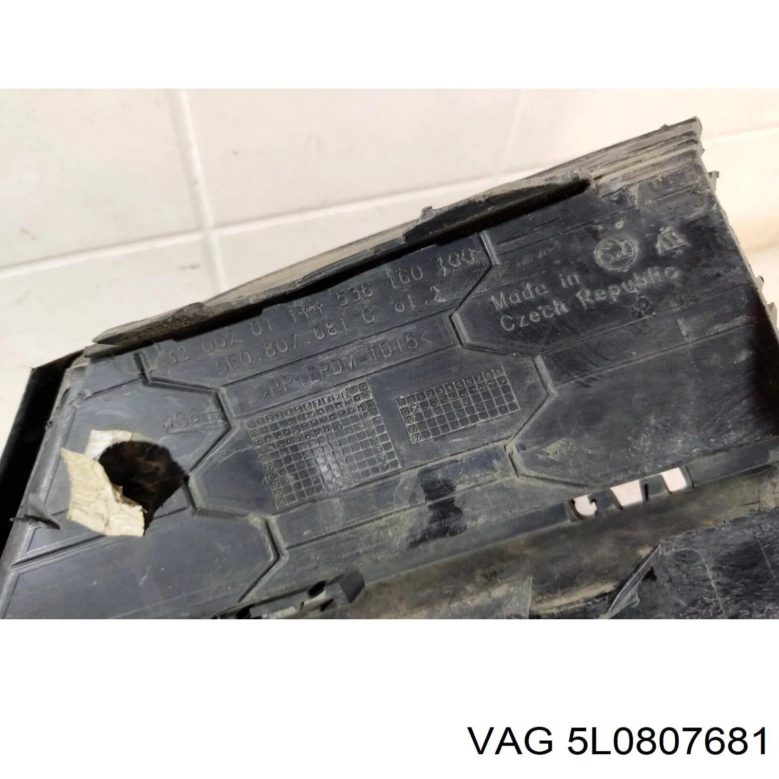 Решетка переднего бампера, левая VAG 5L0807681 цена, от 18.52 USD