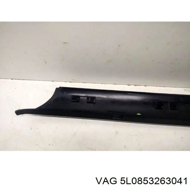 Накладка стойки кузова внешняя передняя левая 5L0853263041 VAG