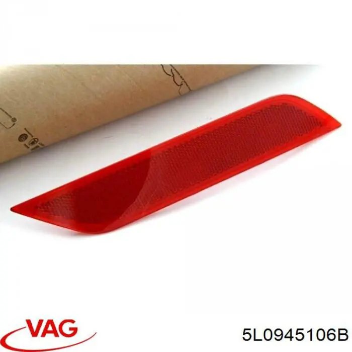 5L0945106B VAG Правый катафот бампера