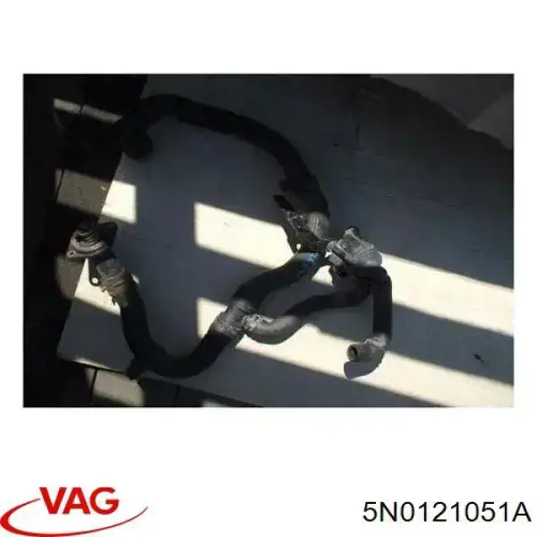 Патрубок термостата VAG 5N0121051A