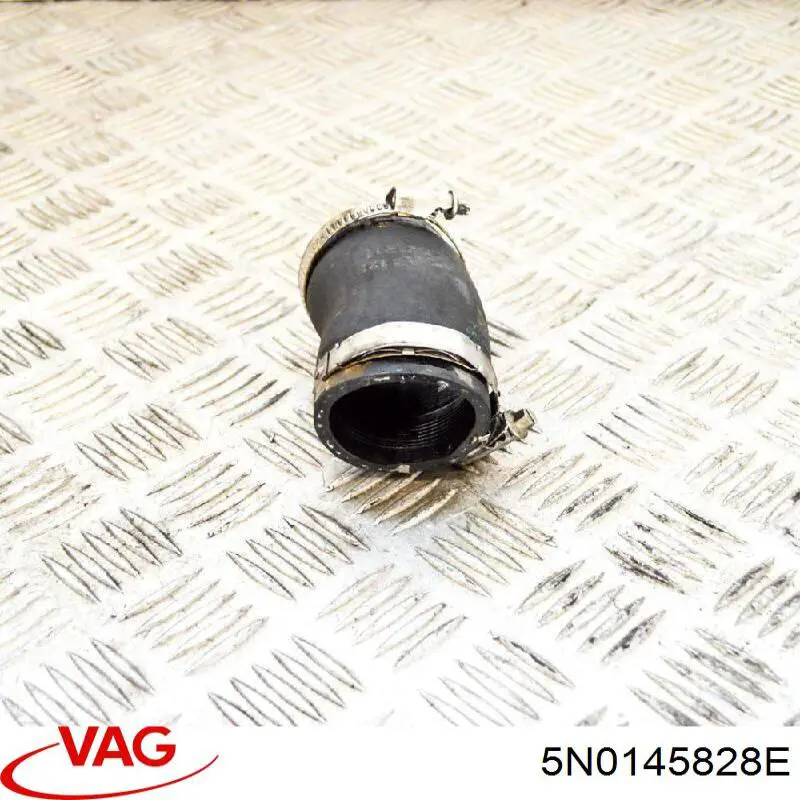 Патрубок интеркулера 5N0145828E VAG