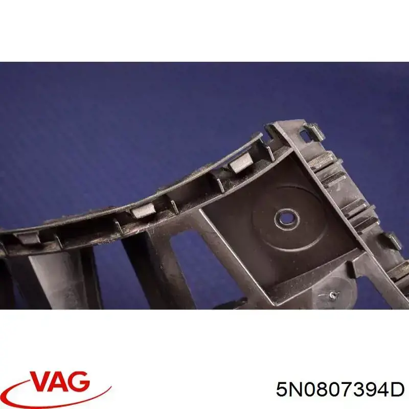 Правый кронштейн заднего бампера VAG 5N0807394D
