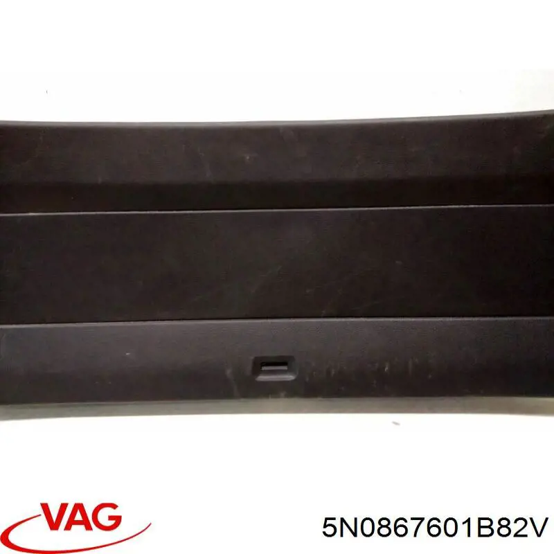 Купить 5N0867601B82V VAG Обшивка (облицовка) крышки багажника (двери 3/5-й задней)
