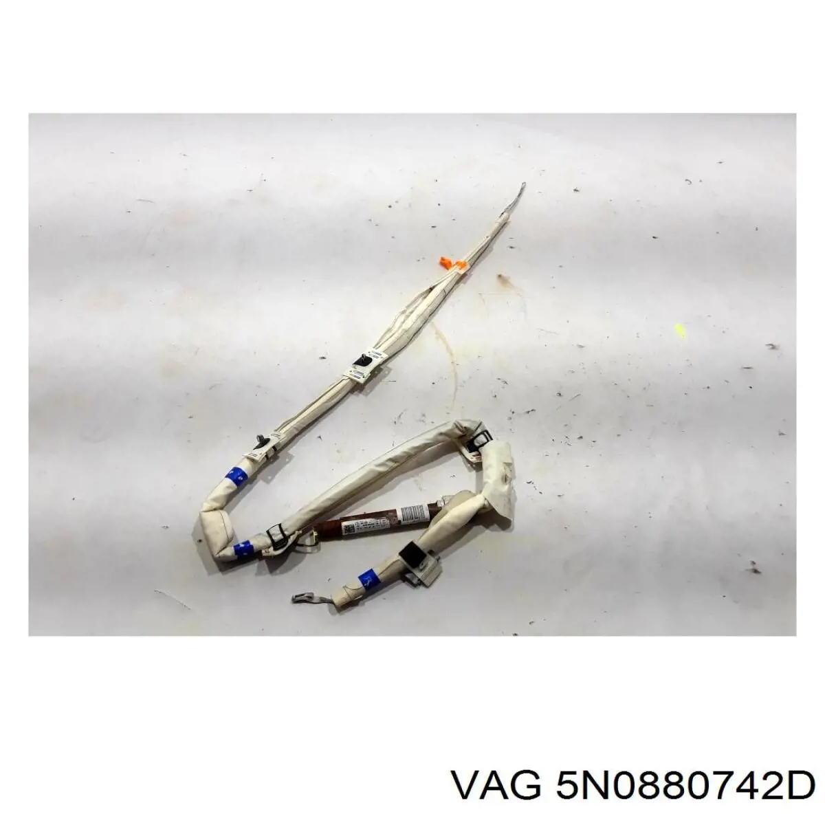 Шторка боковая правая VAG 5N0880742D цена, от 53.39 USD