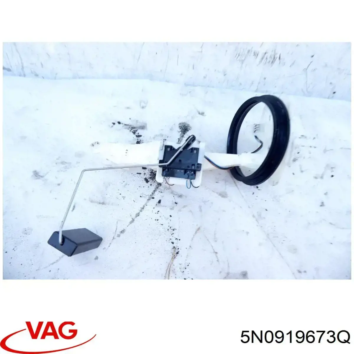 Датчик уровня топлива в баке левый VAG 5N0919673Q цена, от 200.41 USD