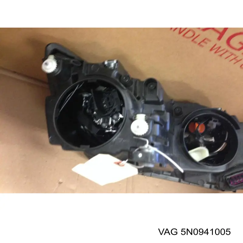Фара левая VAG 5N0941005 цена, от 364.67 USD