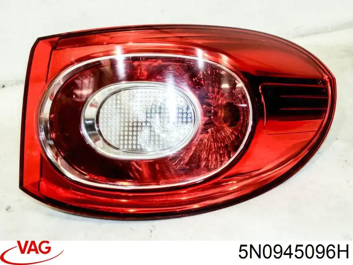 Фонарь задний правый внешний 5N0945096H VAG