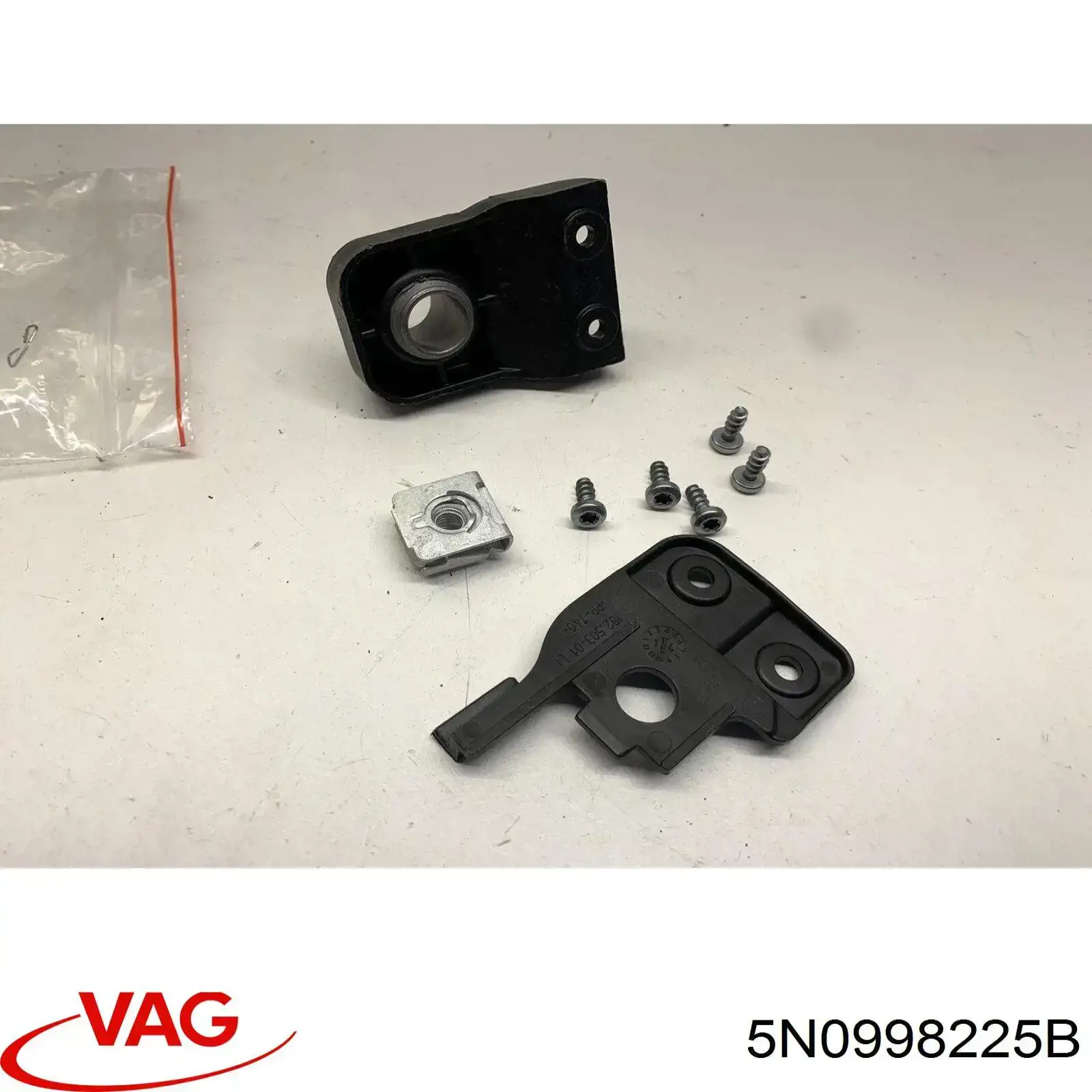 Кронштейн (адаптер) крепления фары передней левой VAG 5N0998225B цена, от 73.44 USD