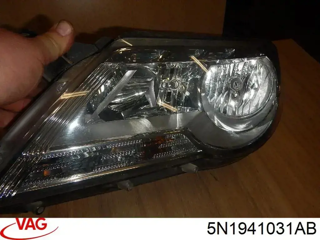 Левая фара 5N1941031AB VAG