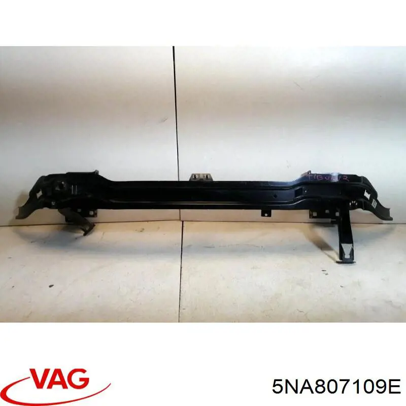 Усилитель переднего бампера 5NA807109E VAG