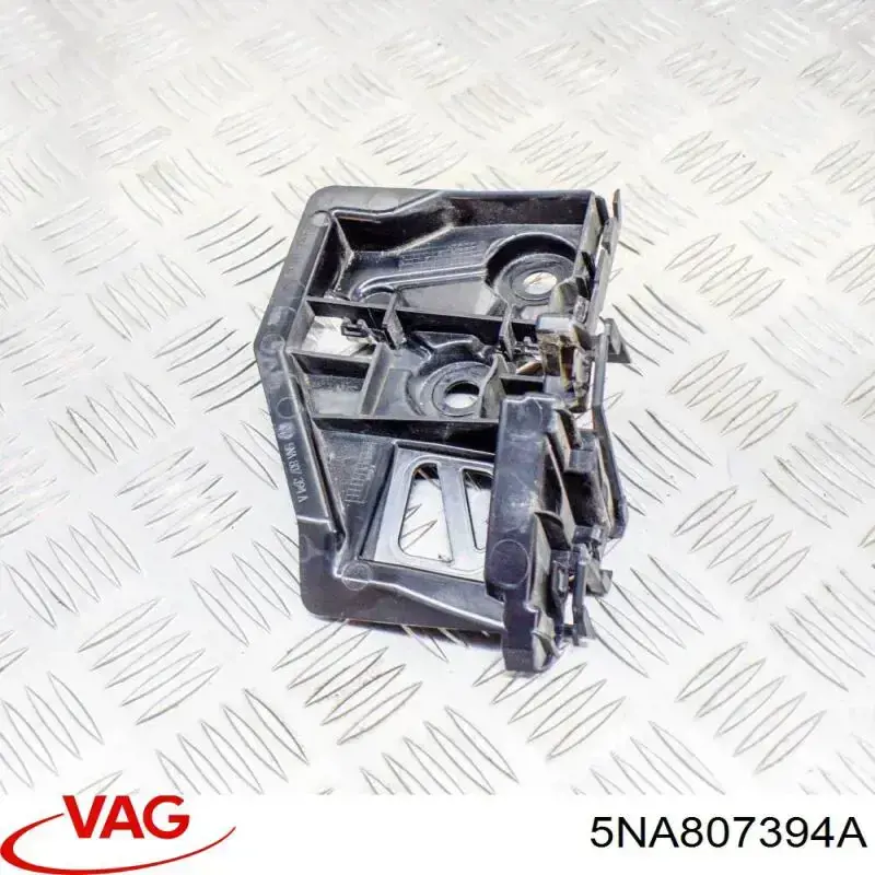 Правый кронштейн заднего бампера VAG 5NA807394A