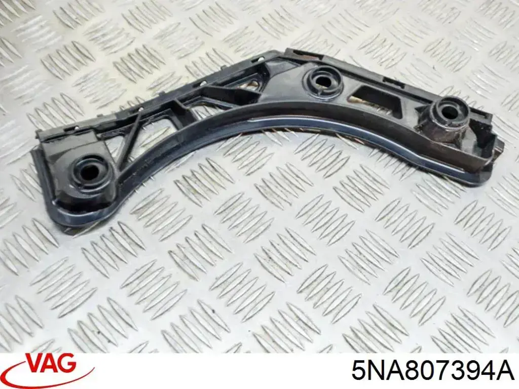 Кронштейн бампера заднего правый 5NA807394A VAG