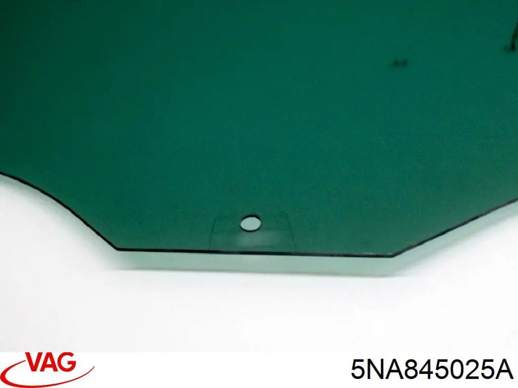 Стекло двери задней левой 5NA845025A VAG