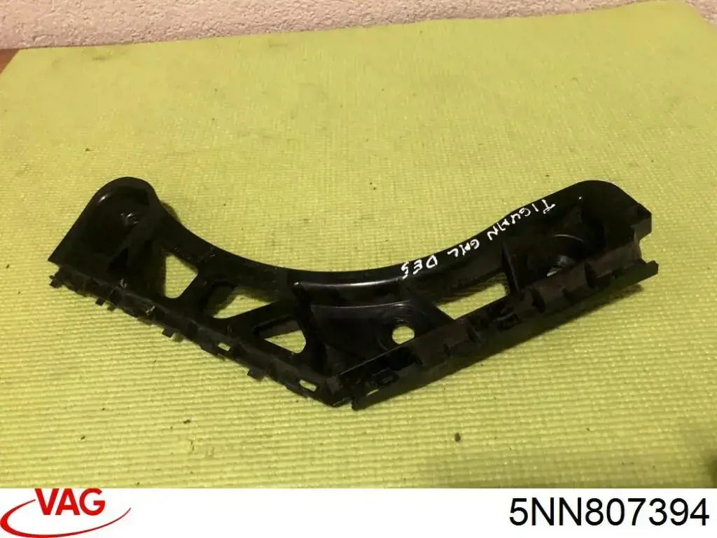 Крепление бамера правое VAG 5NN807394 цена, от 12.84 USD