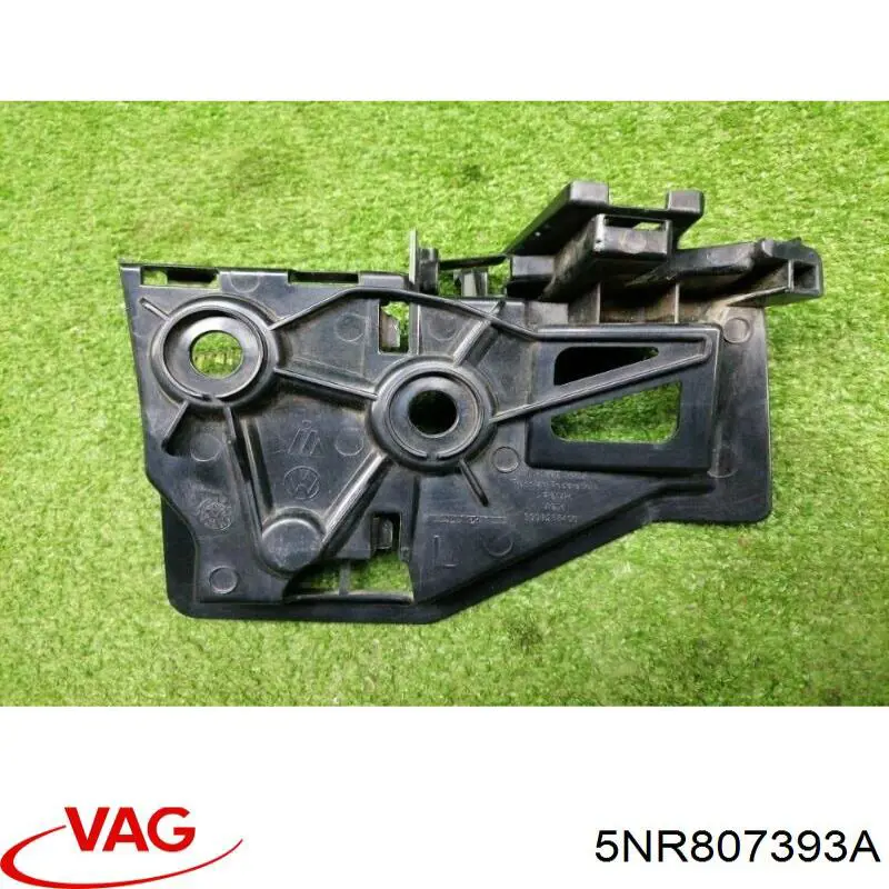 Купить 5NR807393A VAG Левый кронштейн крепления бампера заднего