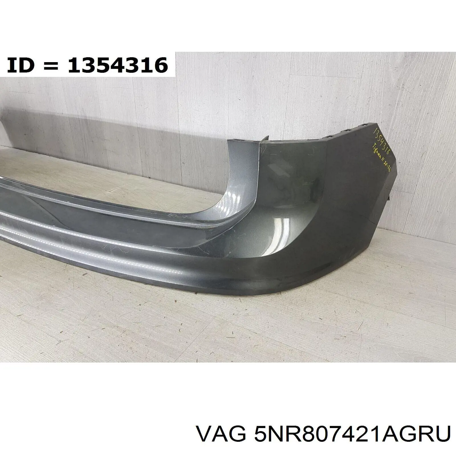 Задний бампер 5NR807421AGRU VAG