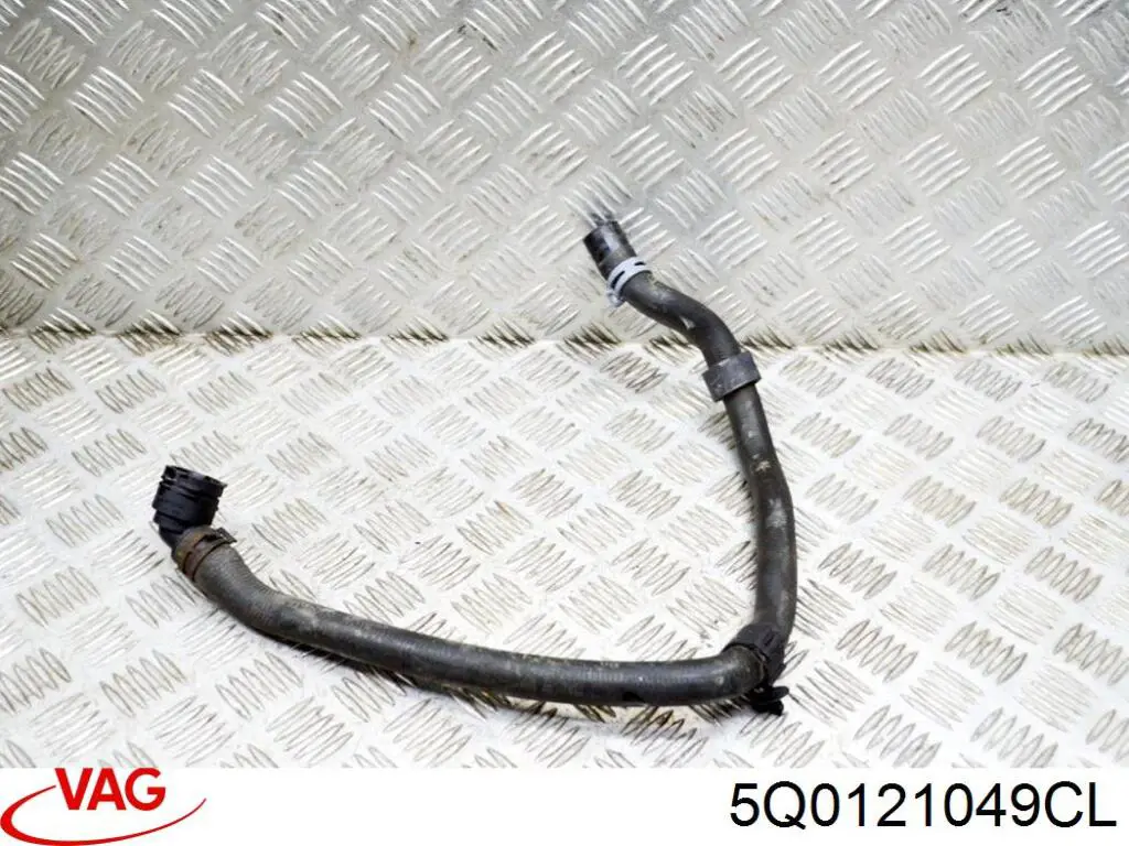 Нижний патрубок радиатора VAG 5Q0121049CL