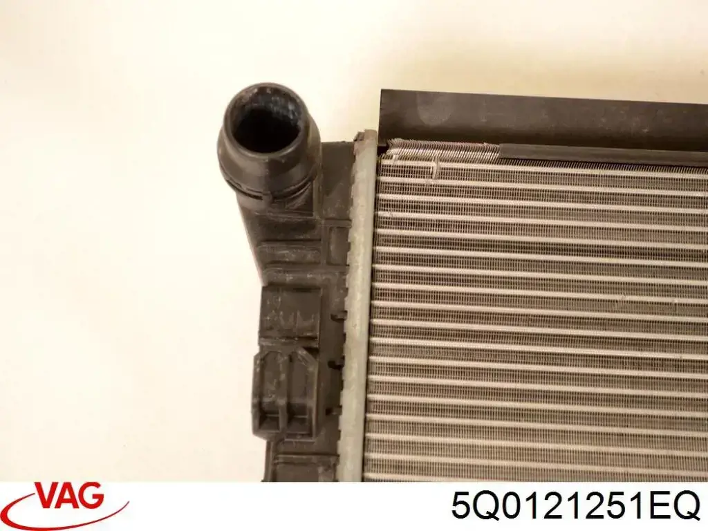 Радиатор охлаждения VAG 5Q0121251EQ