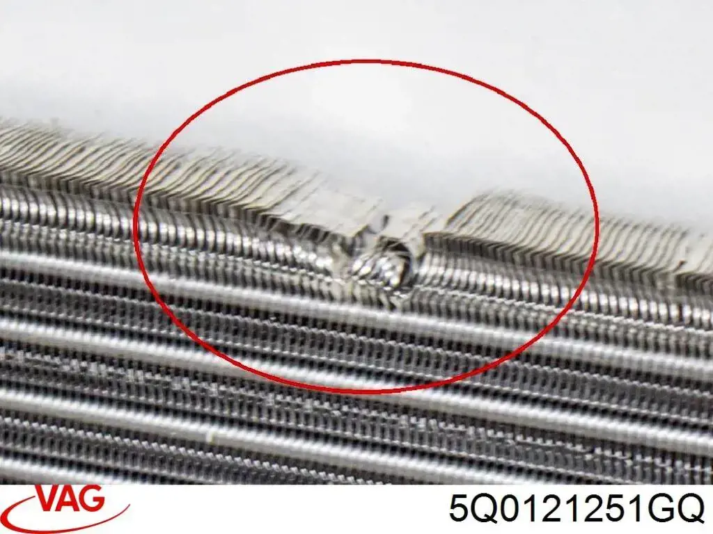 Radiador de esfriamento de motor 5Q0121251GQ VAG