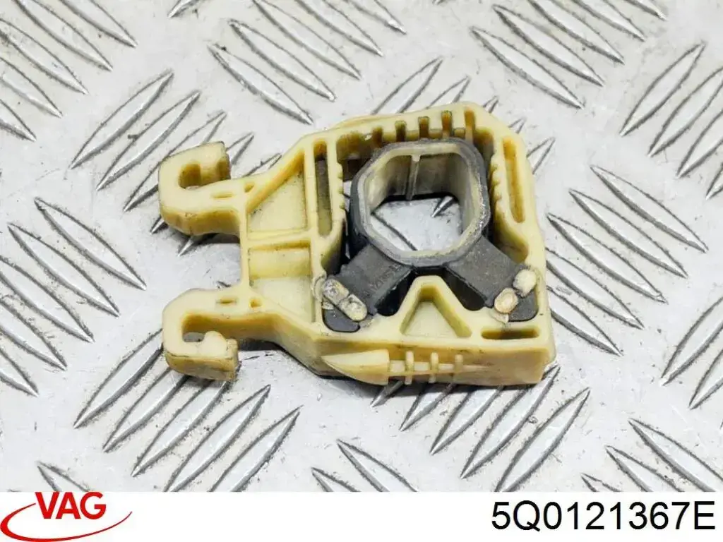 Левый верхний кронштейн радиатора 5Q0121367E VAG