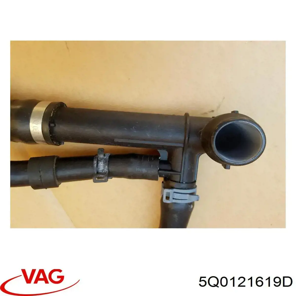 Фланец системы охлаждения 5Q0121619D VAG
