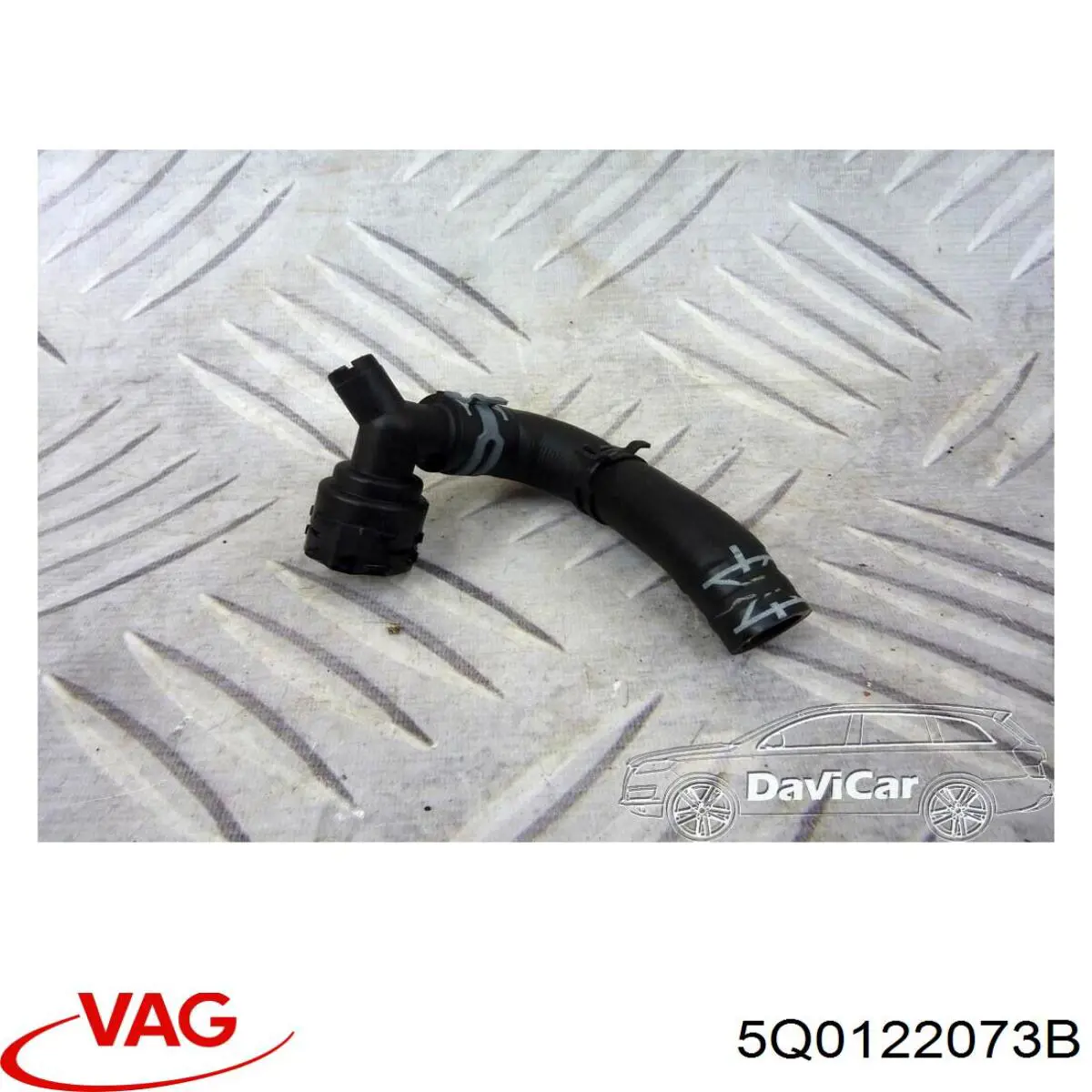 Патрубок системы охлаждения 5Q0122073B VAG