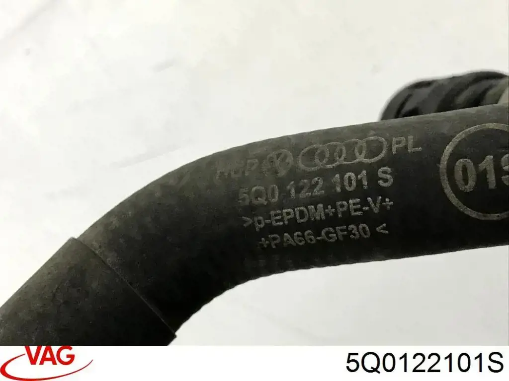 Патрубок системы охлаждения VAG 5Q0122101S