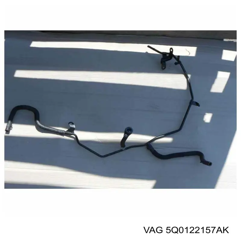 Патрубок системы охлаждения VAG 5Q0122157AK