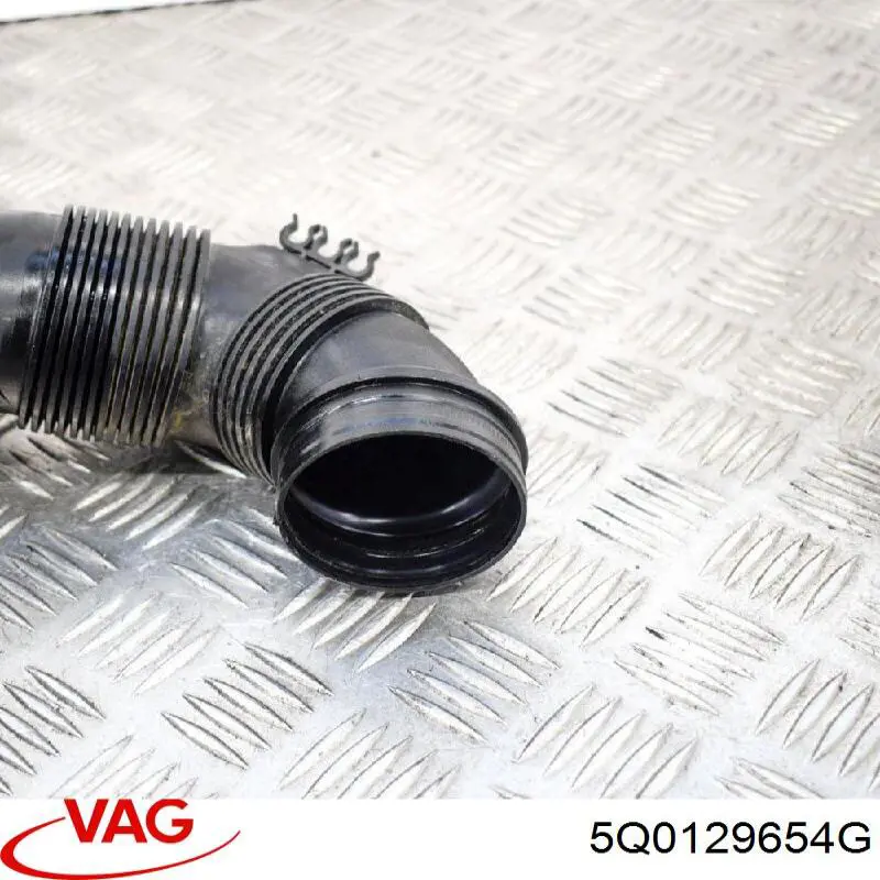 Патрубок воздушный, вход в турбину (наддув) VAG 5Q0129654G цена, от 11.29 USD
