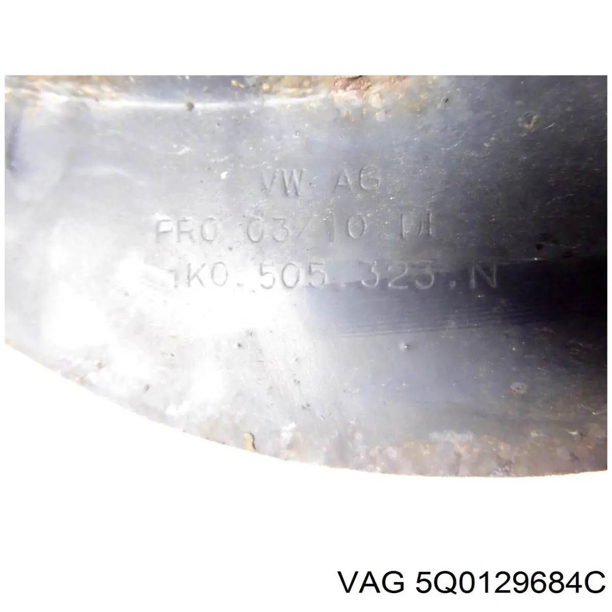 5Q0129684C VAG Патрубок воздушный, выход воздушного фильтра