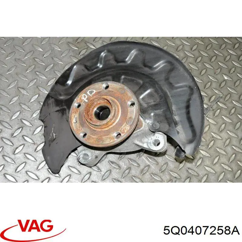 Цапфа передняя правая 5Q0407258A VAG