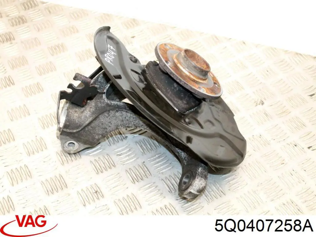 Купить 5Q0407258A VAG Ось передняя и поворотные кулаки