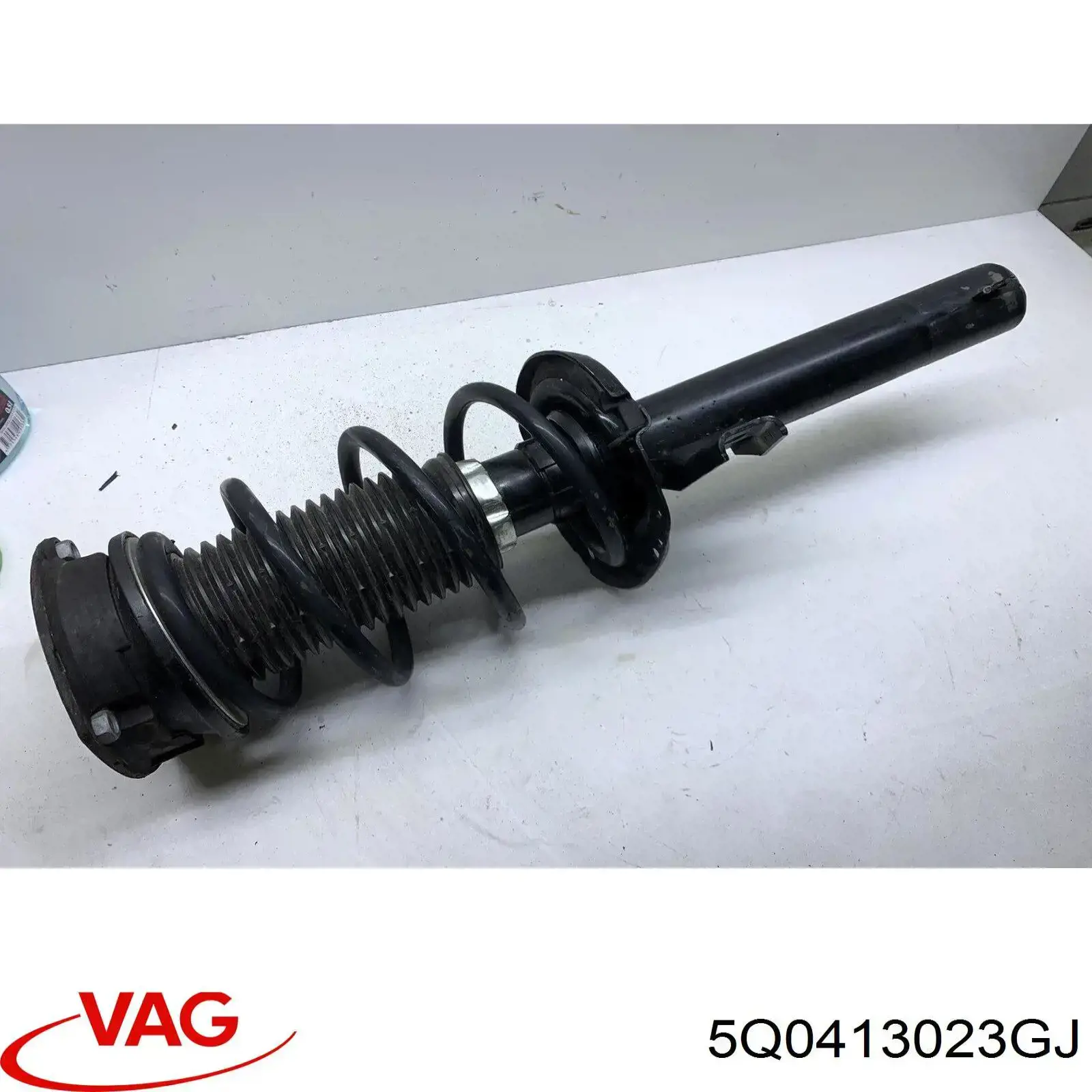 Стойка амортизатора передняя VAG 5Q0413023GJ цена, от 45.61 USD