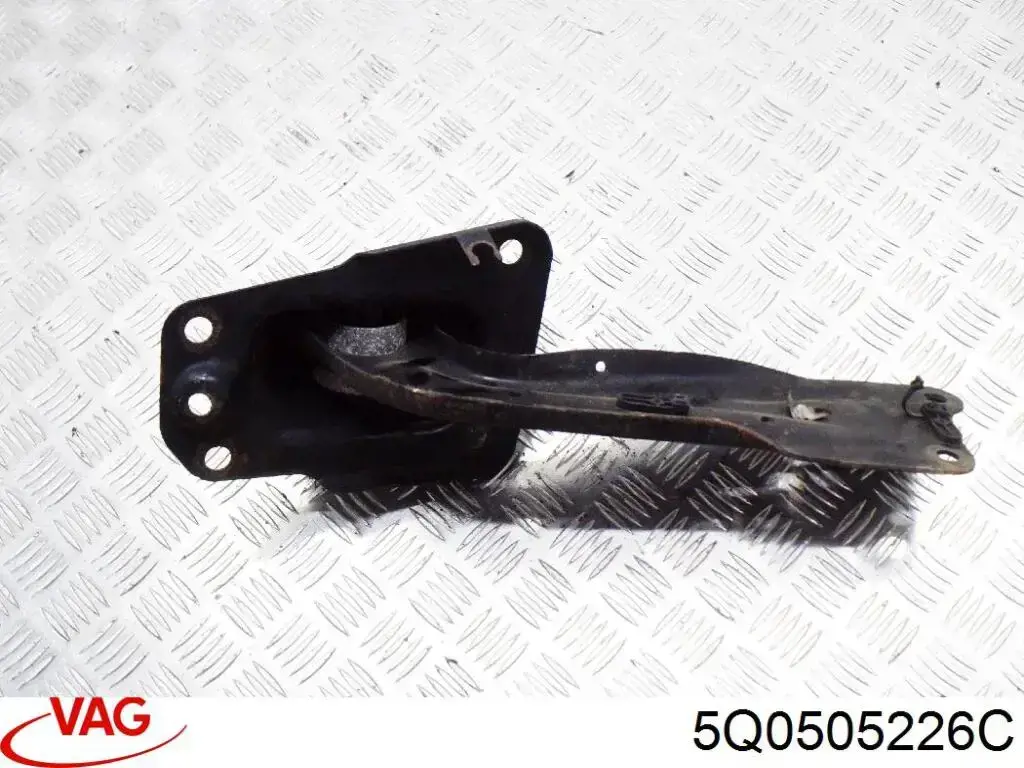 Рычаг (тяга) задней подвески продольный нижний правый 5Q0505226C VAG